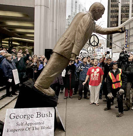 [ Statue of George W Bush being toppled (Canada, December 2004) ]