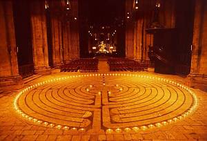 [ Chartres cathedral meditation labyrinth ]